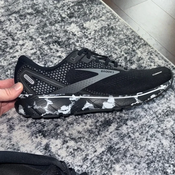 Brooks Ghost 14 size 13 men’s Black and White Sneakers - Picture 5 of 10